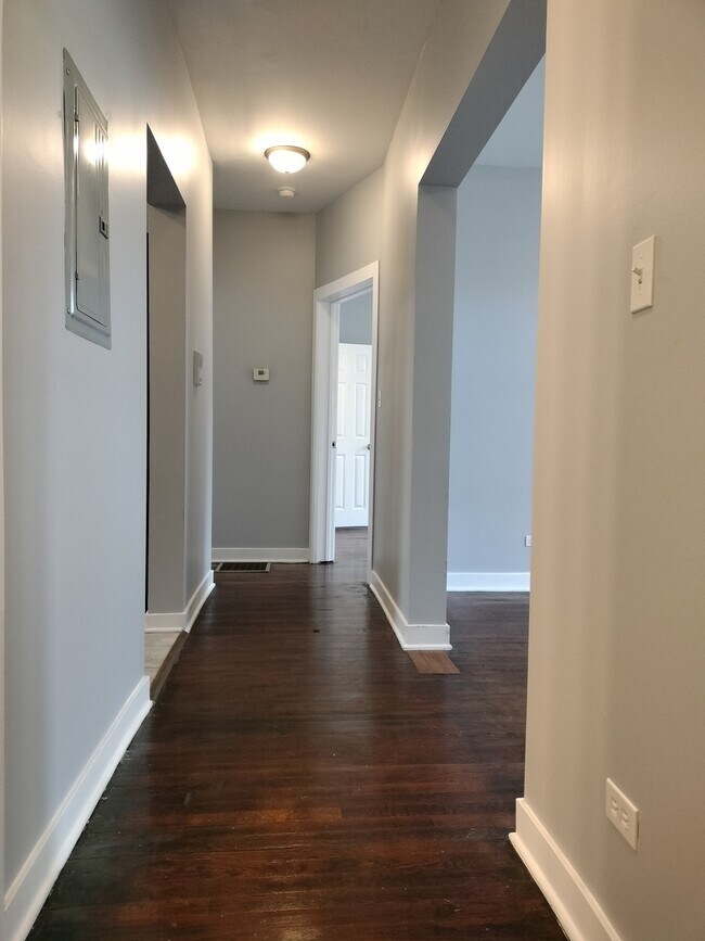 Building Photo - 1415 W 66th St