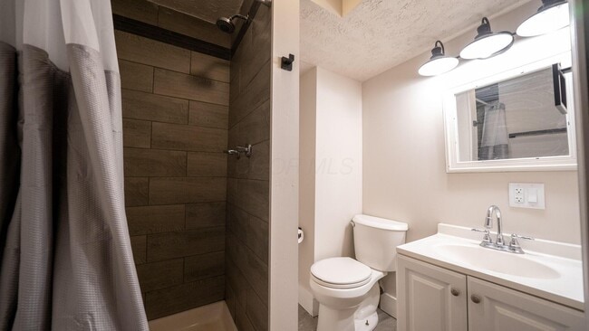 Building Photo - 92 Brentview Dr NE