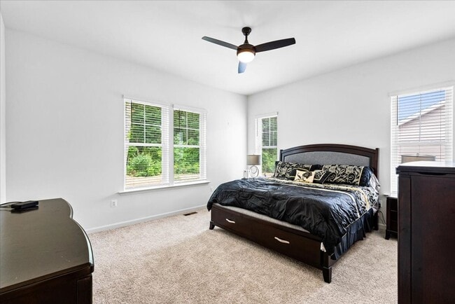 Building Photo - Luxury & Lifestyle with Main Level Living!