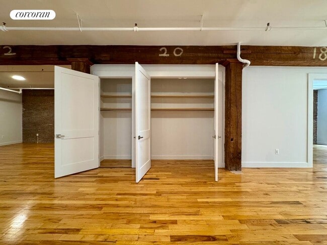 Building Photo - 275 Conover St