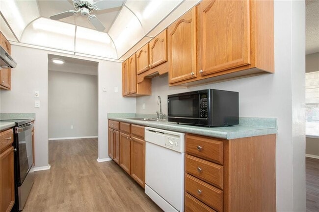 Building Photo - 802 Buttonwood Dr