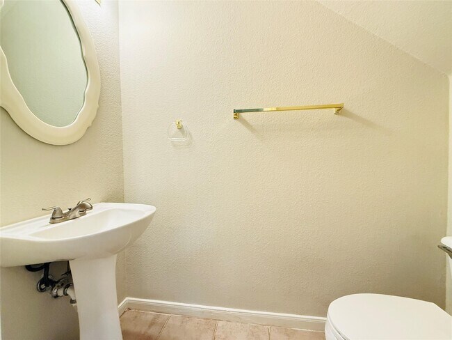 Building Photo - 2100 Pipers Field Dr