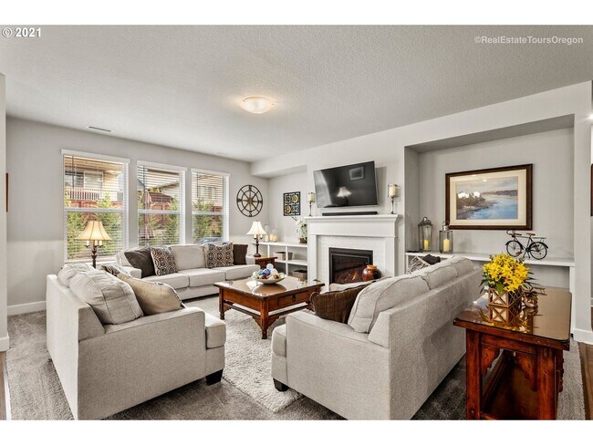 Building Photo - Stunning 3BD Home in Ridgefield!  Gourmet Kitchen & High End Finishes!