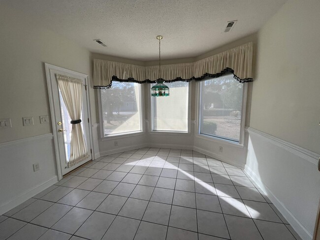 Building Photo - 530 Winterberry Ln