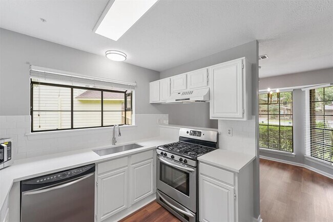 Building Photo - 6 Fiddlers Cove Pl