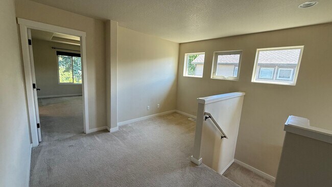 Building Photo - Beautiful 4-Bedroom Home for Lease in the ...
