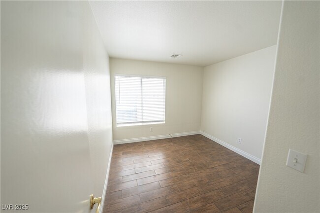 Building Photo - 9762 Silver Lasso St