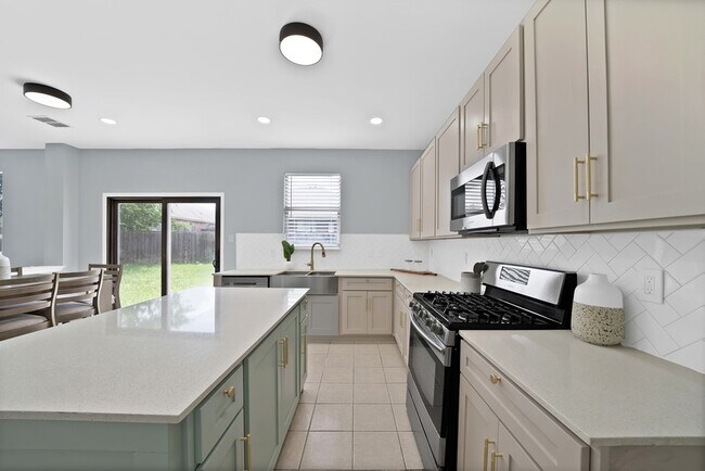 Building Photo - 137 Heritage Dr