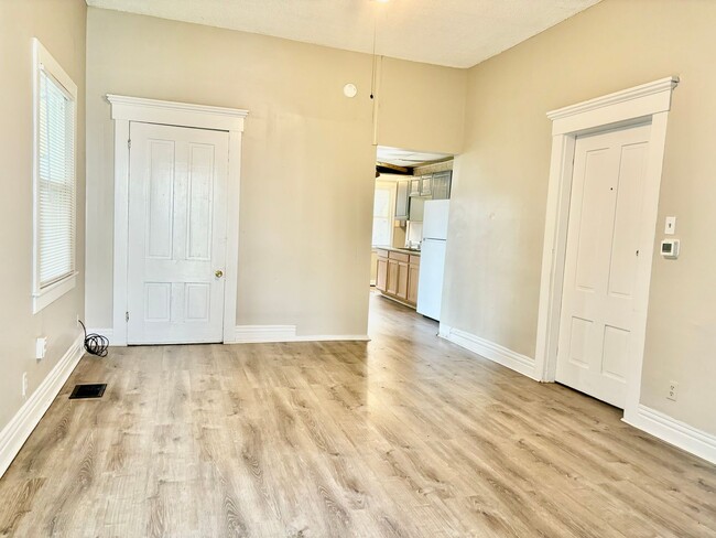 Building Photo - Charming 2BR house in Portland- Section 8 ...