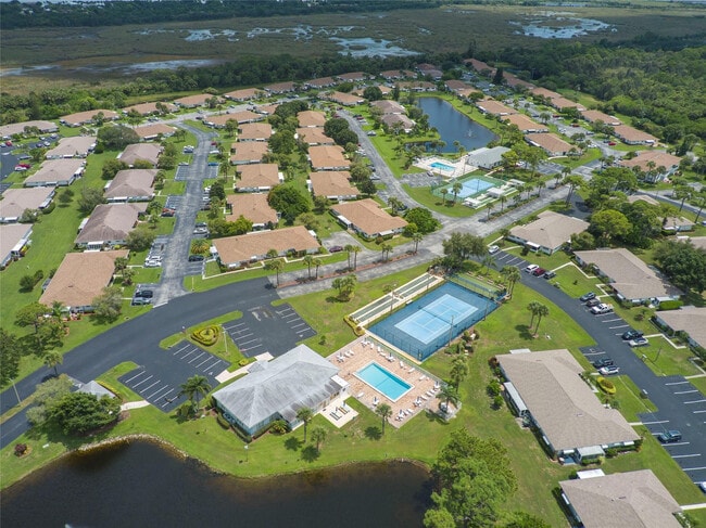 Building Photo - 1217 S Lakes End Dr