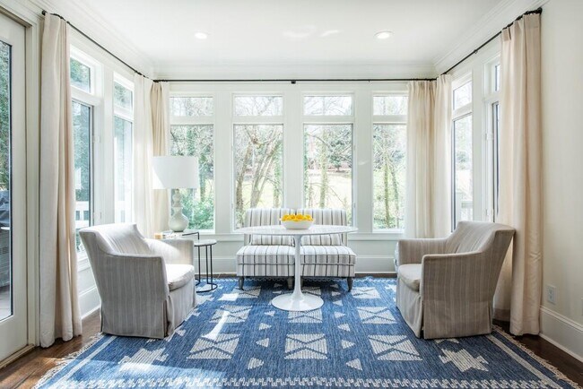 Building Photo - 3211 Circle Oaks Dr SE