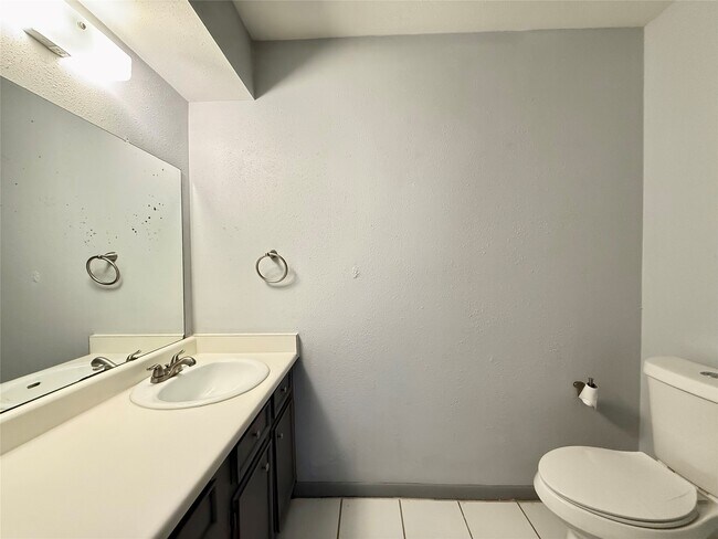 Building Photo - 10721 Sandpiper Dr