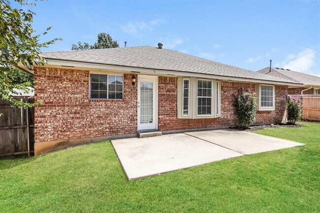 Building Photo - 1836 Parkridge Dr