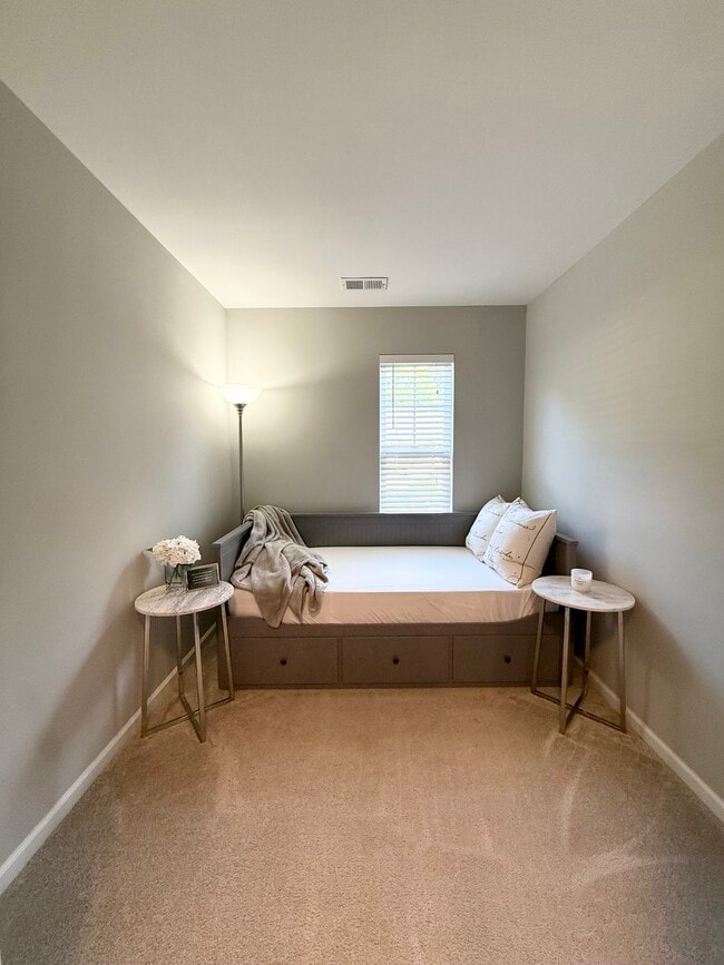 Building Photo - 410 Oakstone Trl