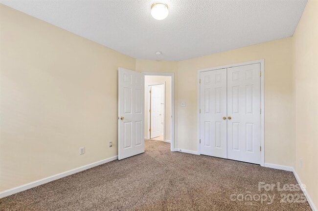 Building Photo - 3834 Thomas Ridge Dr