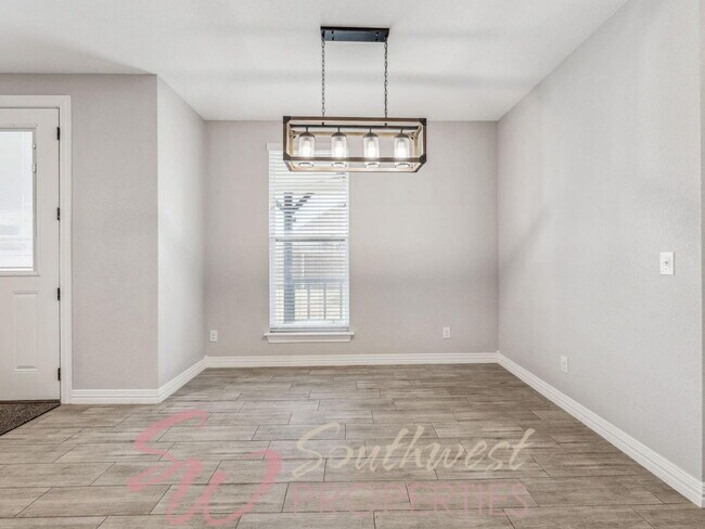 Building Photo - Stunning 5 bedroom, 3.5 bath in Elk Ridge Estates!