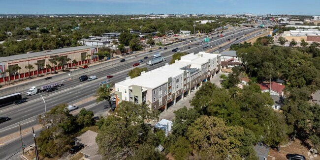 Building Photo - 4611 N Interstate 35 Frontage Rd
