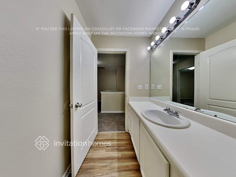 Building Photo - 235 Lakeside Point