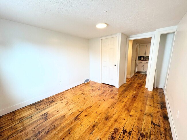 Building Photo - 5 Hamel Ave