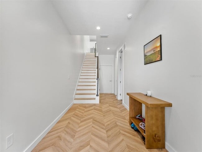 Building Photo - 102 W Adalee St