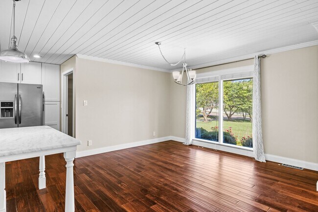 Building Photo - 10030 Tan Rara Dr
