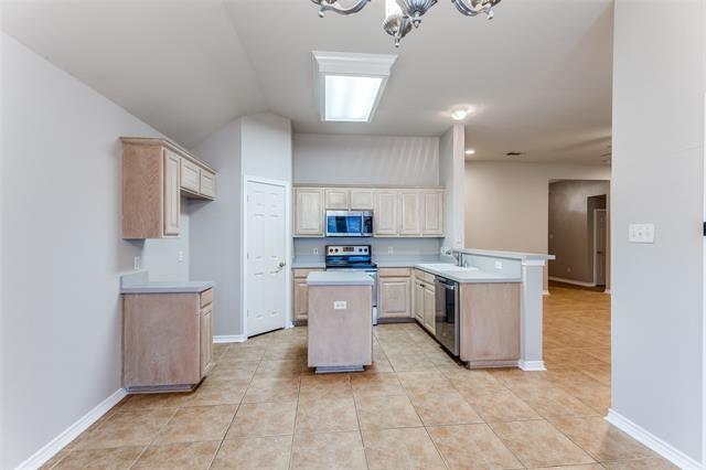 Building Photo - 909 Canterbury Dr