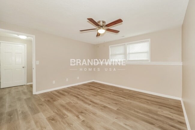 Building Photo - 4905 N White Ave