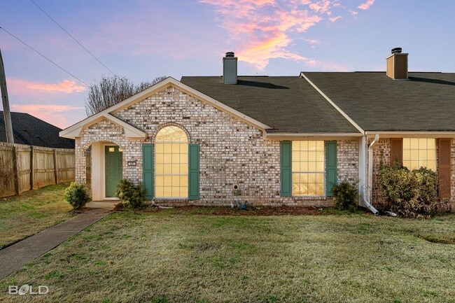 Building Photo - 5005 Longstreet Pl