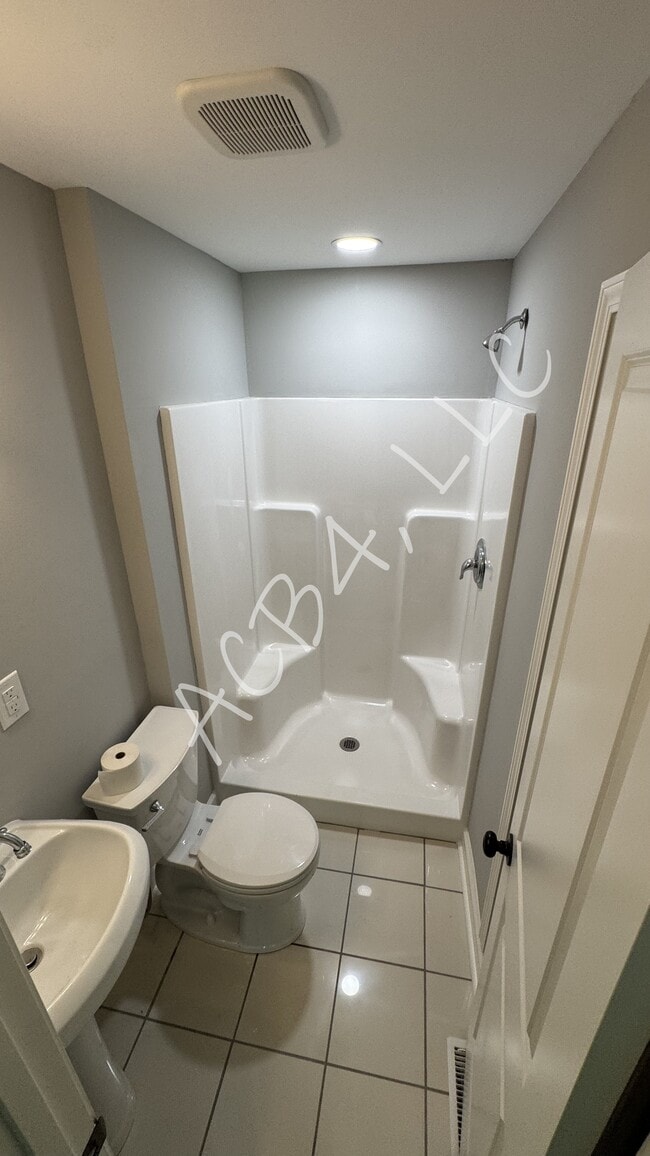Building Photo - 43 Memory Ln