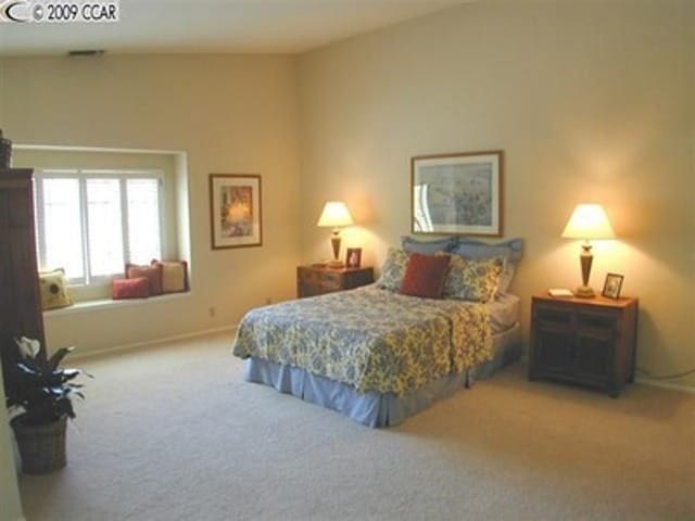 Building Photo - Spacious Modern Townhouse in the Desirable...