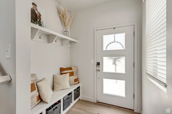 Building Photo - 2003 Red Yearling Dr