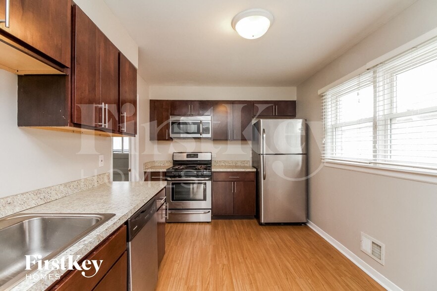 Building Photo - 8840 Sproat Ave