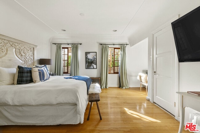 Building Photo - 105 S La Jolla Ave