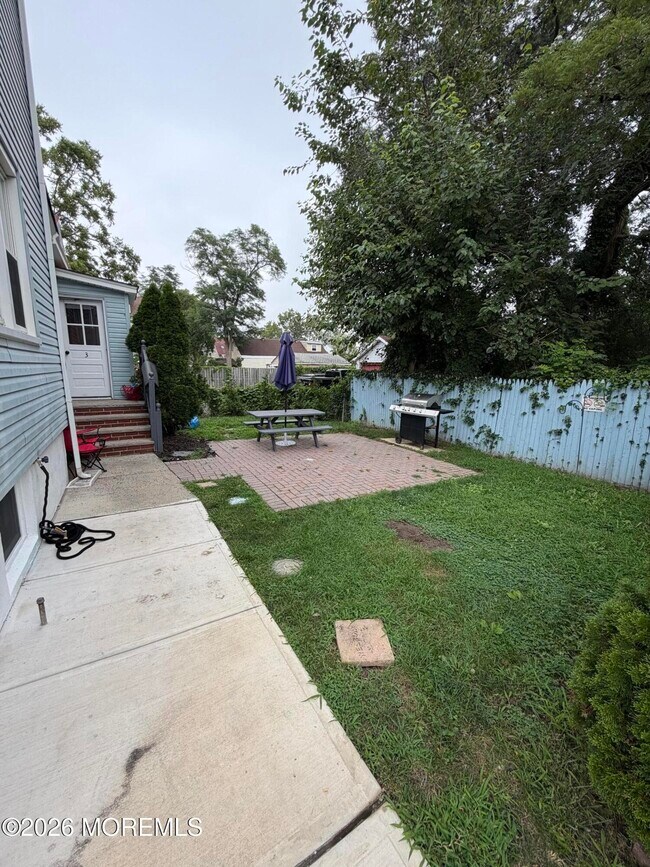 Building Photo - 368 Carr Ave