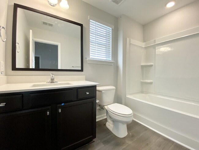Building Photo - Four Bedroom Home in Millstone Landing!
