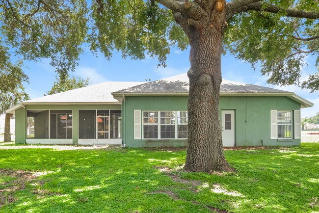 Building Photo - 2294 Lake Pointe Cir