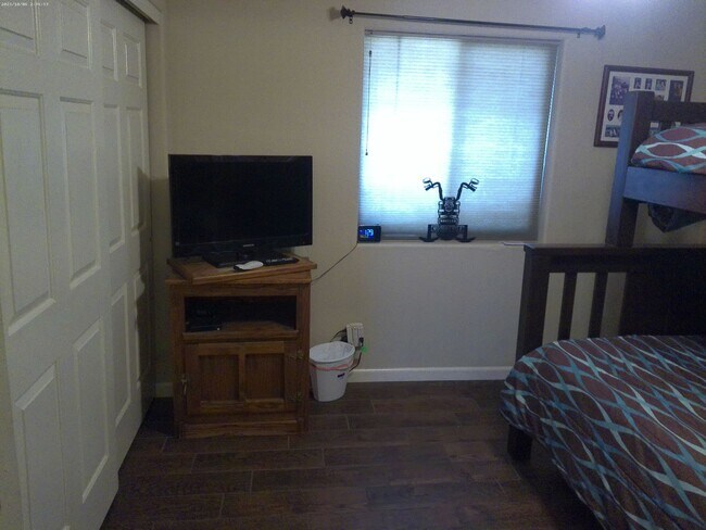 Building Photo - 3501 Iroquois Dr
