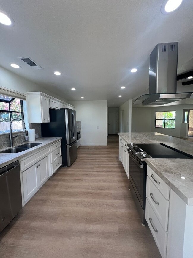Building Photo - Beautiful Updated West Redding Home!