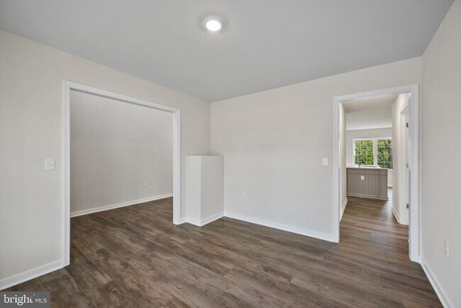 Building Photo - 106 Mate Ct