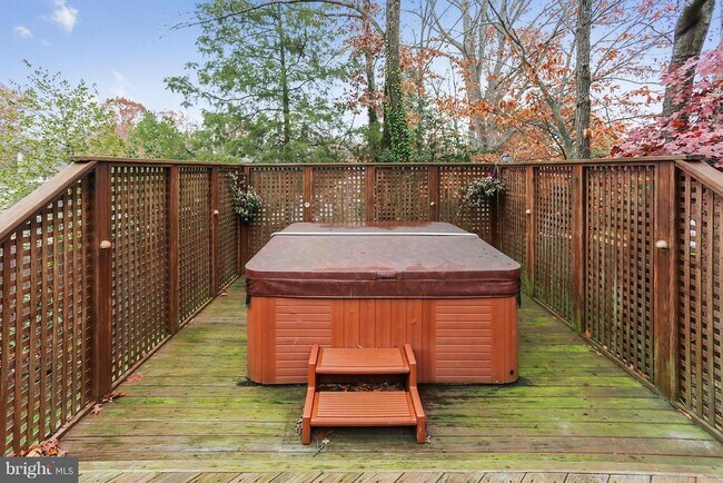 Building Photo - 9801 Clydesdale St