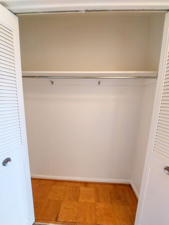Building Photo - Lovely Studio Apartment in Highly-Sought G...