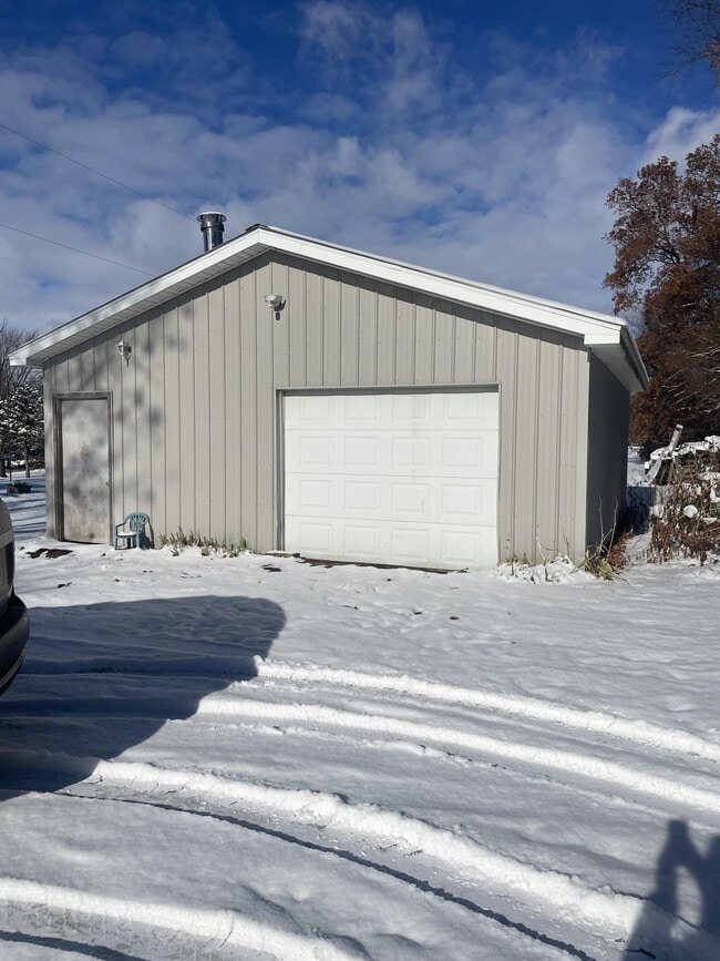 Building Photo - 3230 Genesee Rd