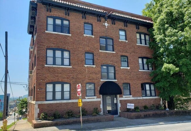 Interior Photo - 8th Street Apartments