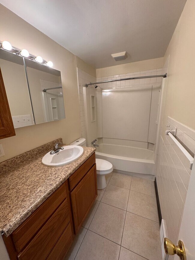 Building Photo - 1079 North Ave