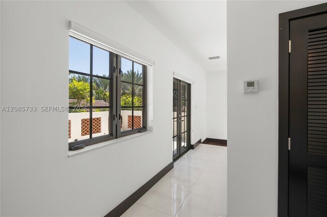 Building Photo - 519 Alhambra Cir