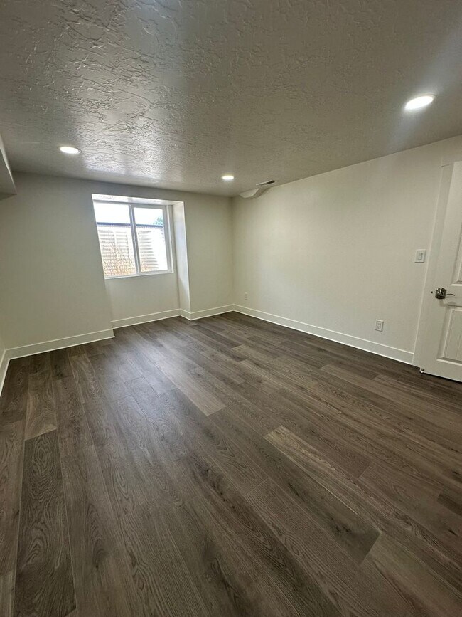 Building Photo - Deposit Moves You In! Modern 4-Bedroom Hom...