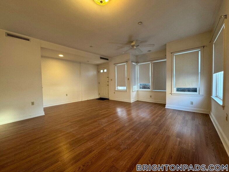 Building Photo - 8-10 Glencoe St.