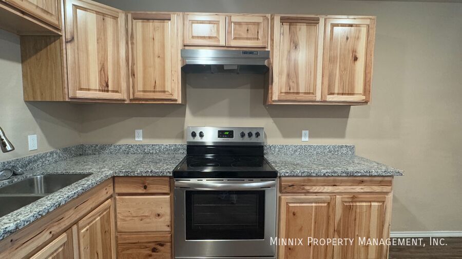 Building Photo - 2412 N Ave O