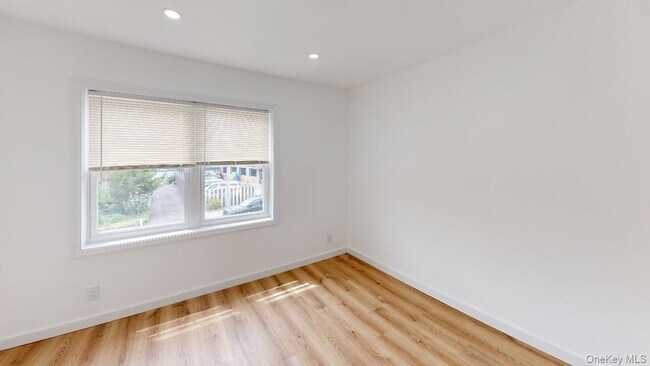 Building Photo - 85-13 68th Ave