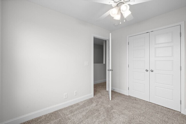 Building Photo - Pet Friendly Three Bedroom!